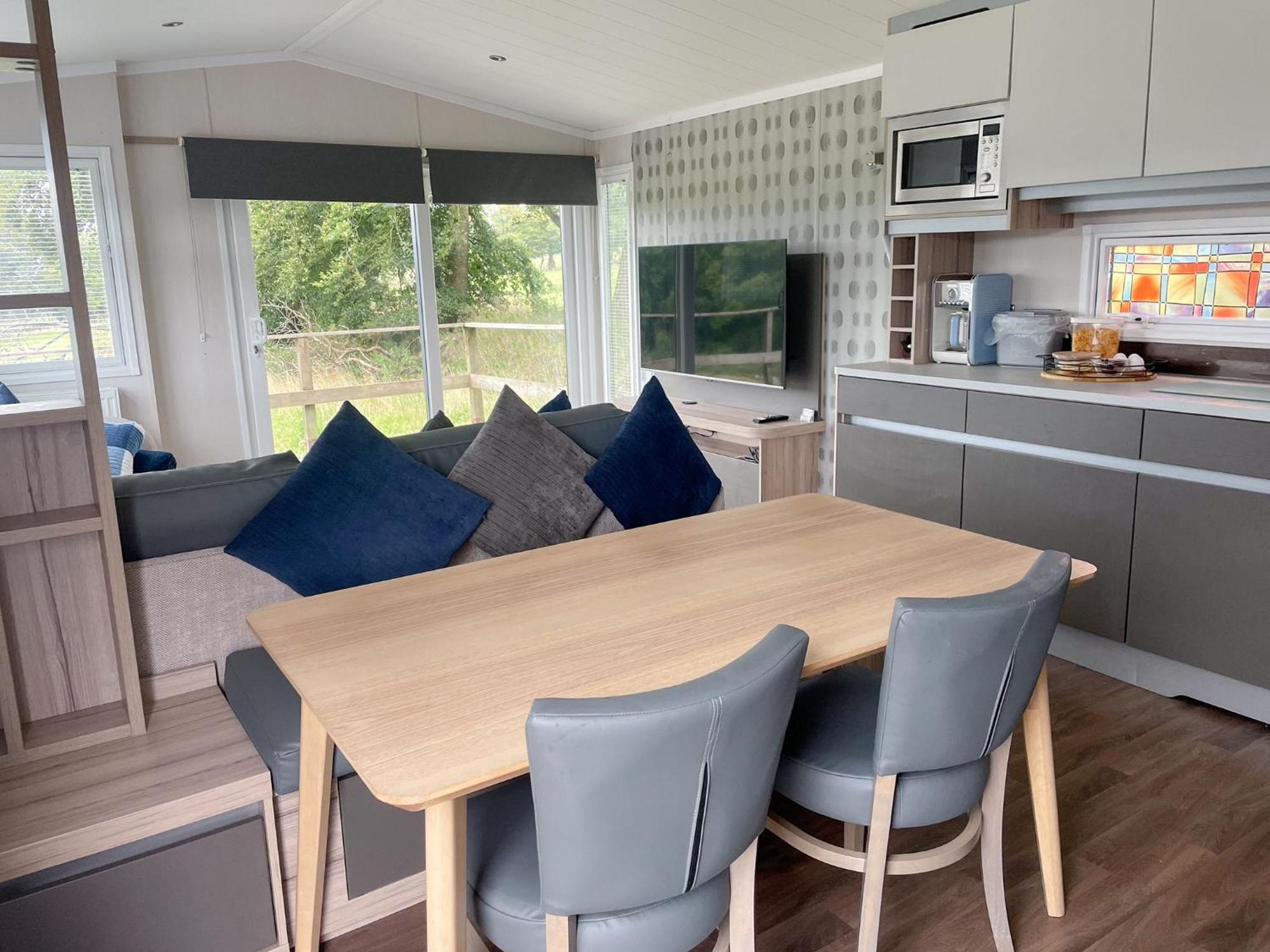 Pirnie Lodge Holiday Lets Slamannan Bagian luar foto